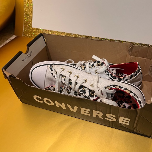 Converse all star black and white canvas with animal print. - Picture 1 of 3